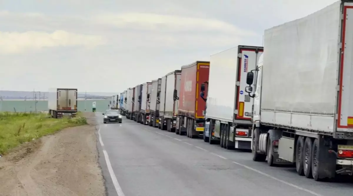 По следам Курултая: очереди на границе с Россией будут ликвидированы