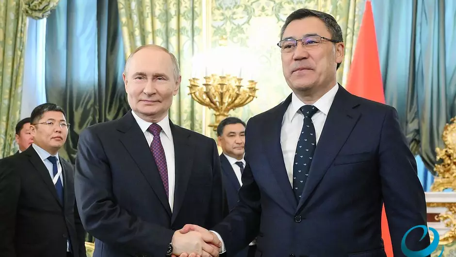 Путин қырғыз президентіне орыс мектептерінің санын көбейтуді тапсырды