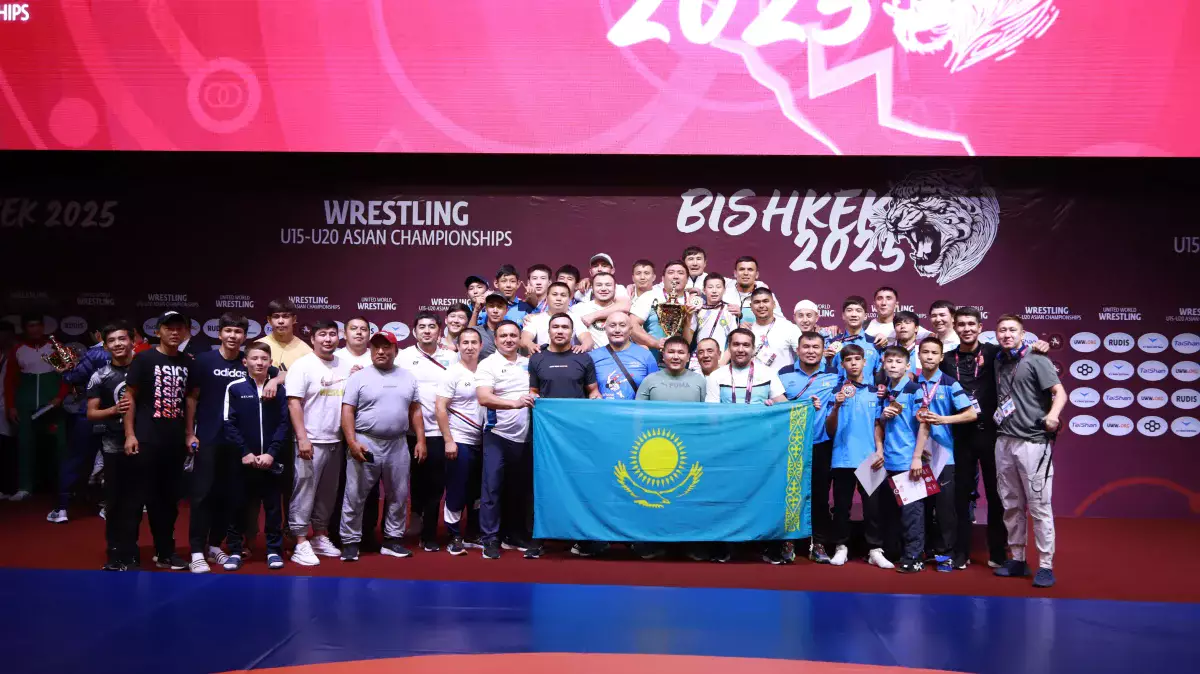 Казахстан одержал победу на чемпионате Азии по греко-римской борьбе среди юношей