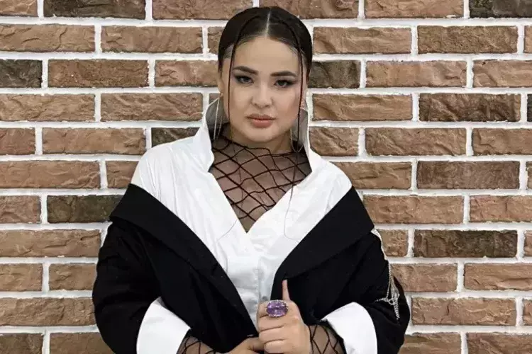 "Мөлдір 18-дегі қыздай": Динара Сәтжан Тұрсынбектің әйелін мақтады