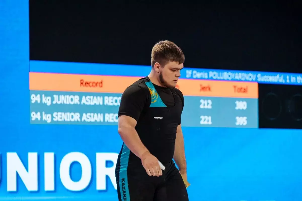 Казахстанец с рекордом победил на чемпионате Азии по тяжелой атлетике