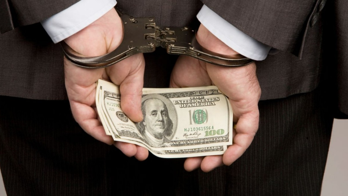 Театры басшылығы 136 млн теңге жымқырған
