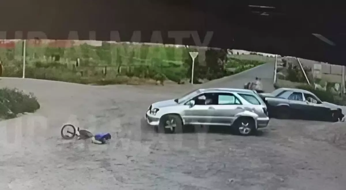 Lexus переехал мальчика: водитель просил скрыть видео с камер наблюдения в Алматинской области
