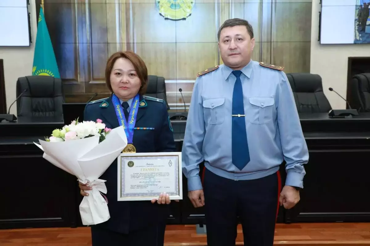 Полицейская из Астаны стала чемпионкой по стрельбе из боевого оружия