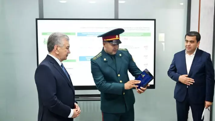 Мирзиёев после общения с участковым поручил досрочно повысить его в звании