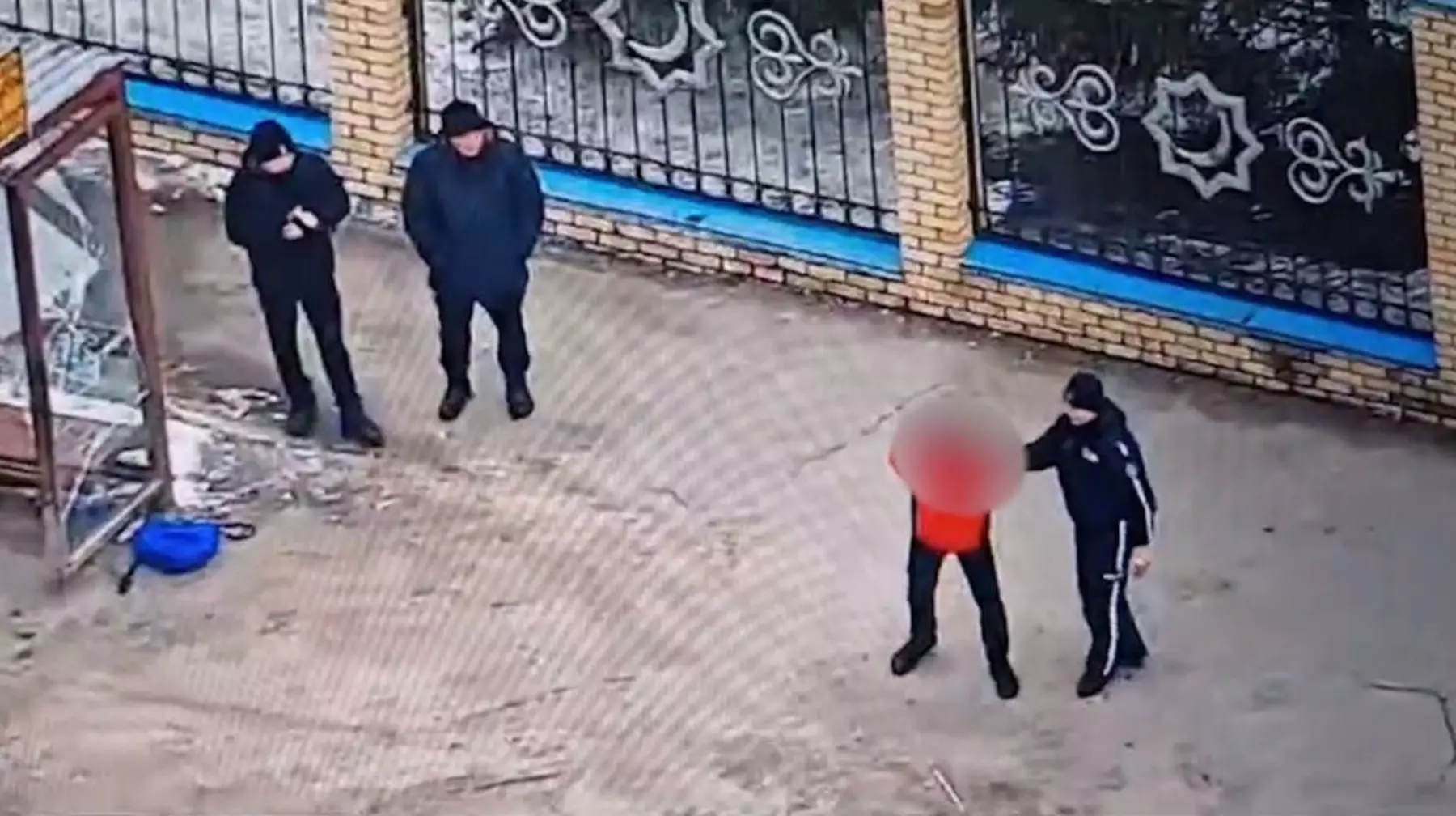 "Шлагбаумды сындырған, компьютерді жұлып алған, камераны шаққан". Астанада вандализмге қарсы күрес басталды 