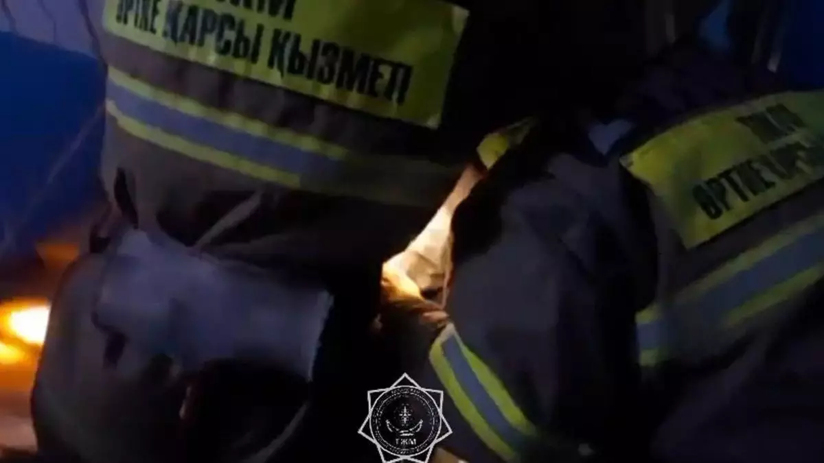 Дети оказались заблокированными в лифте на территории Костанайской области.