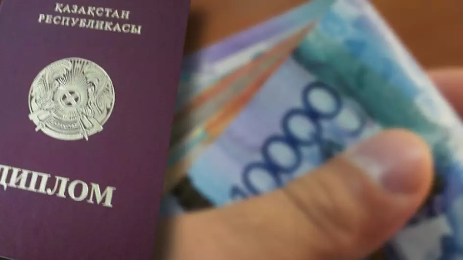 Дипломға - 2 млн теңге: Жұртты таңғалдырған оқиға