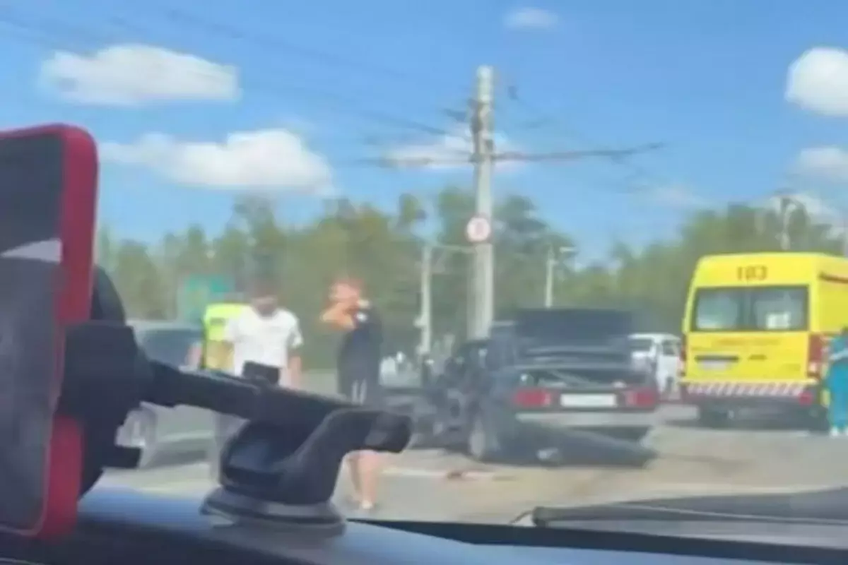 Мужчина скончался в ДТП на угнанном авто в Павлодаре (ВИДЕО)
