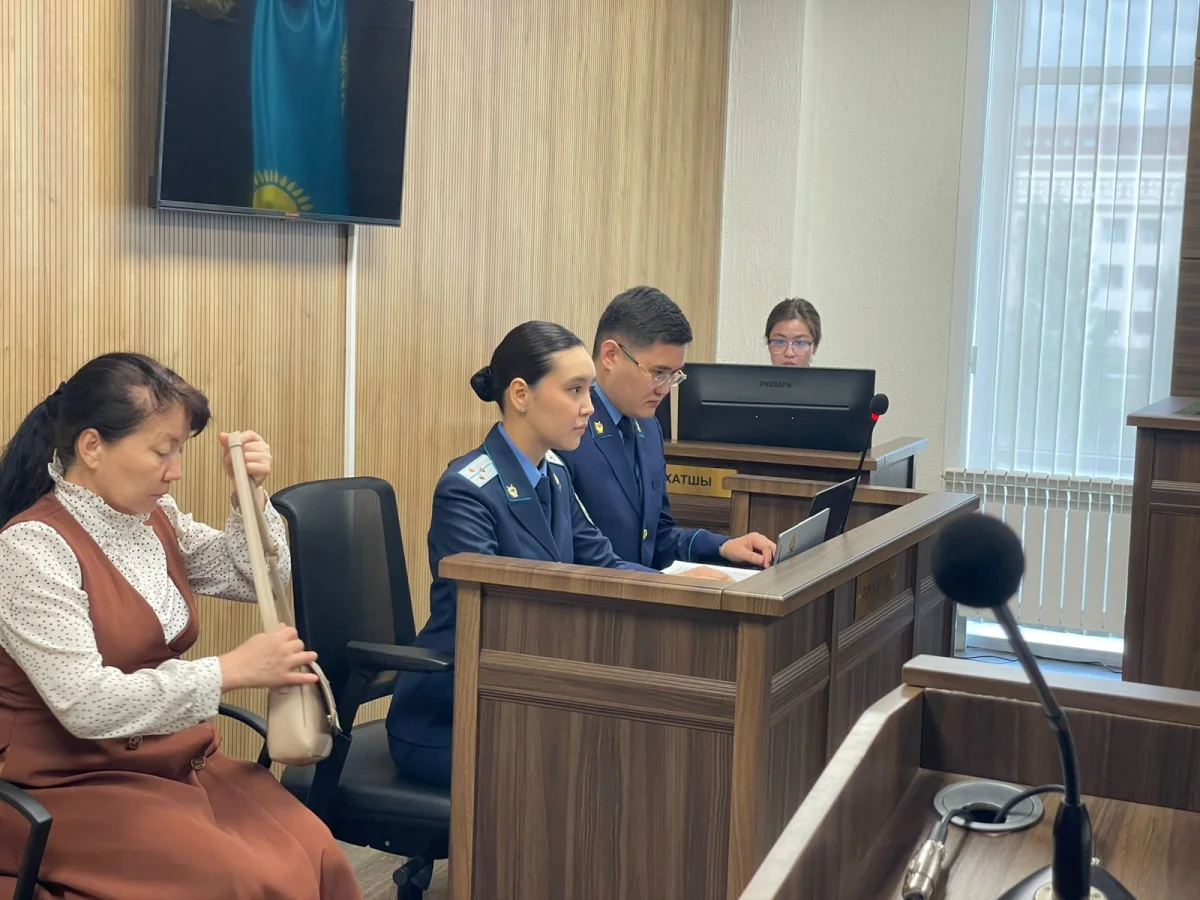 Суд по делу Перизат Кайрат: почему СМИ запретили снимать подсудимых