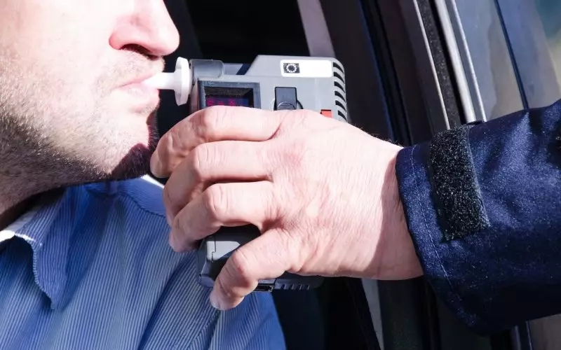 Взятка в 1,5 млн тенге: МВД отреагировало на скандальное видео иностранцев