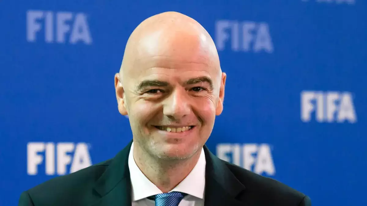 “Инфантино өзін құдай санайтын адам” FIFPro басшысы FIFA президентін сынға алды