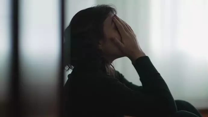 Қазіргі қоғамның ішін кезген қорқынышты елес: Әйелдер неге психологқа барады?