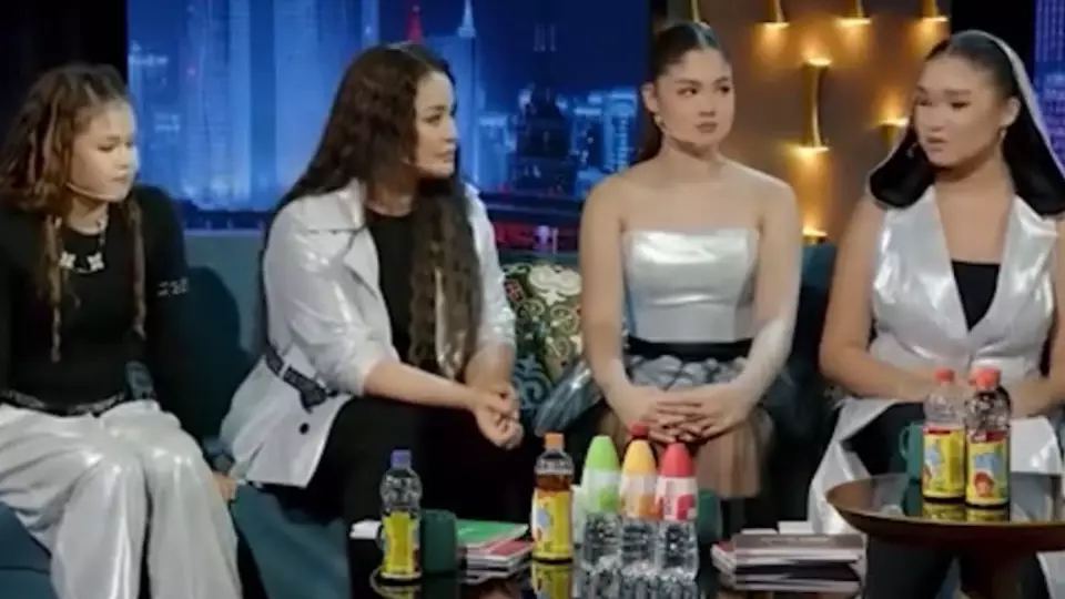 «Тұрсынбек бабамыз шығарған»: Мөлдір Мұқанова қыздарына қандай шарт қойылғанын айтты