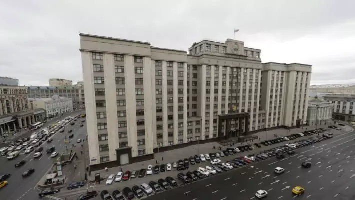 В Госдуме предложили ограничить переводы мигрантов суммой официальной зарплаты