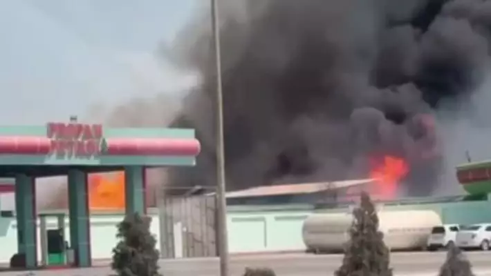 На газовой заправке в Кашкадарье произошел крупный пожар