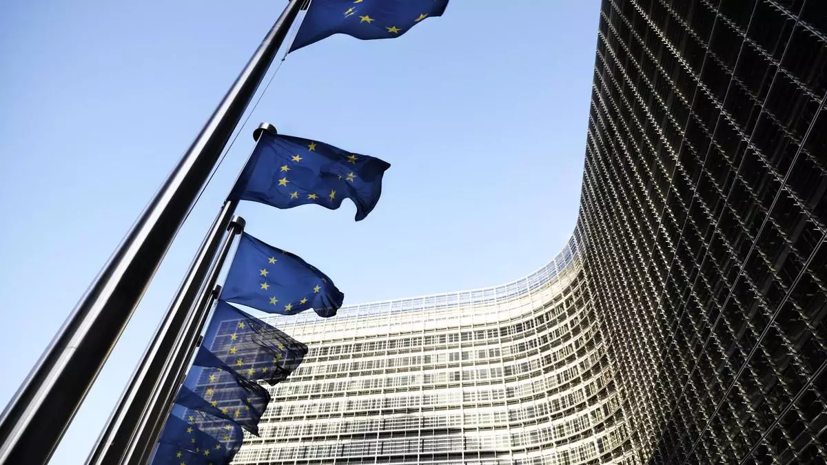 Еврокомиссия предложила предоставить Украине дополнительные 100 миллиардов евро.