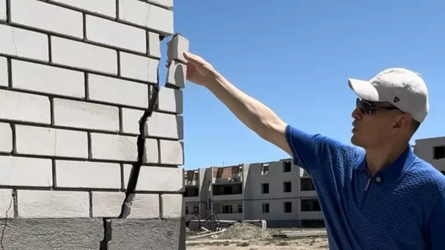 Депутат сапасыз баспана құрылысын жалғастырмауды ұсынды