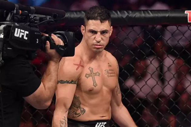 АҚШ-та бұрынғы UFC жекпе-жек шебері оқ атқаны үшін тұтқындалды