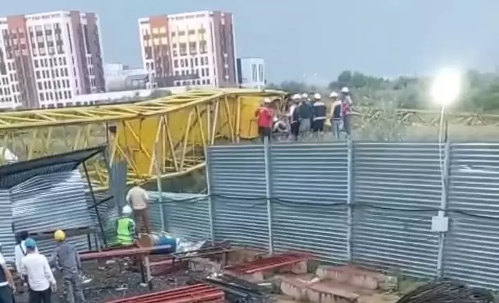 Кран упал на объекте BI Group в Астане