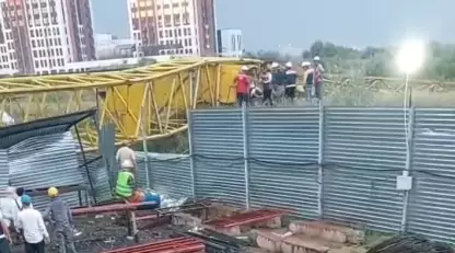 Рабочий погиб при падении башенного крана на стройке ЖК «Абырой» в Астане