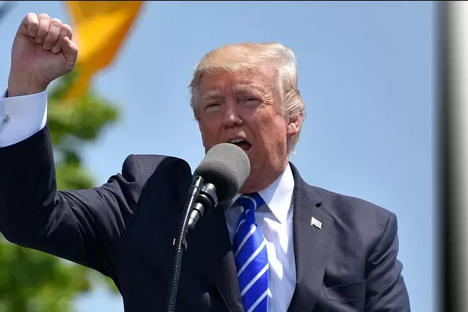 Трамп подал в суд на Wall Street Journal на 10 миллиардов долларов