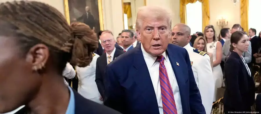 Трамп The Wall Street Journal газетін сотқа берді