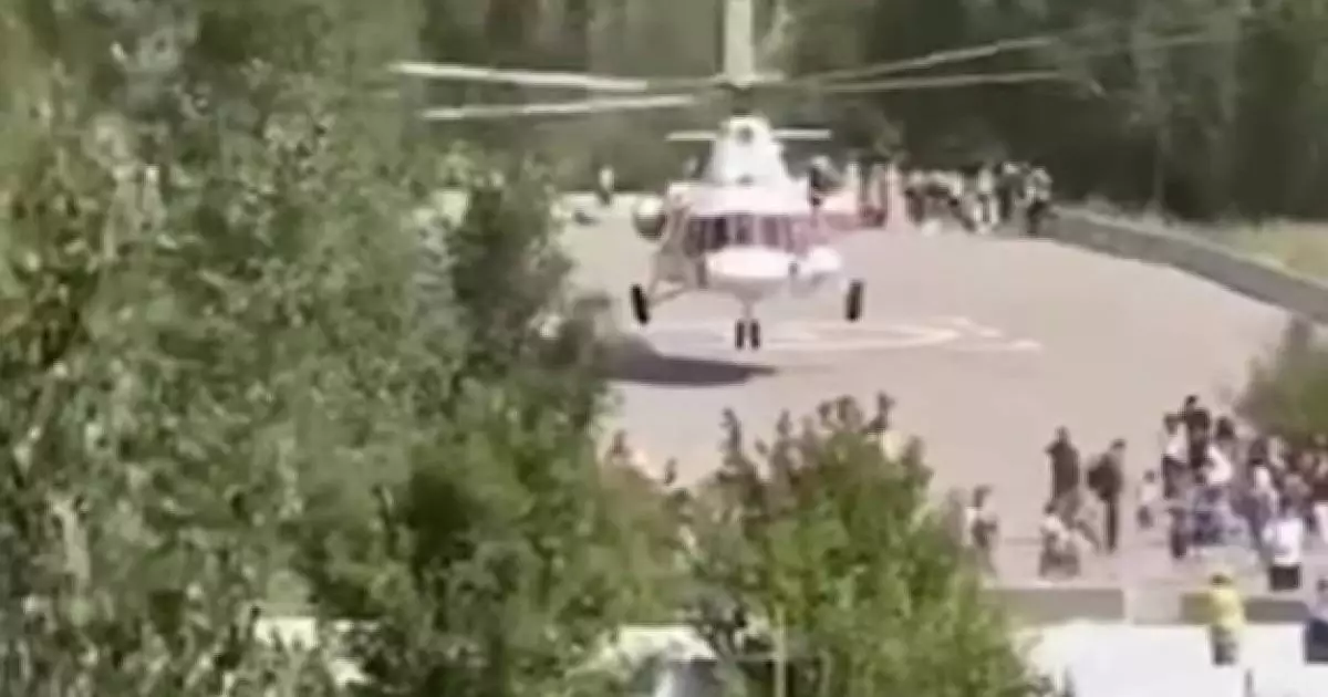  «Опасный взлет»: вертолет Казавиаспас едва не задел людей на Медеу — видео 