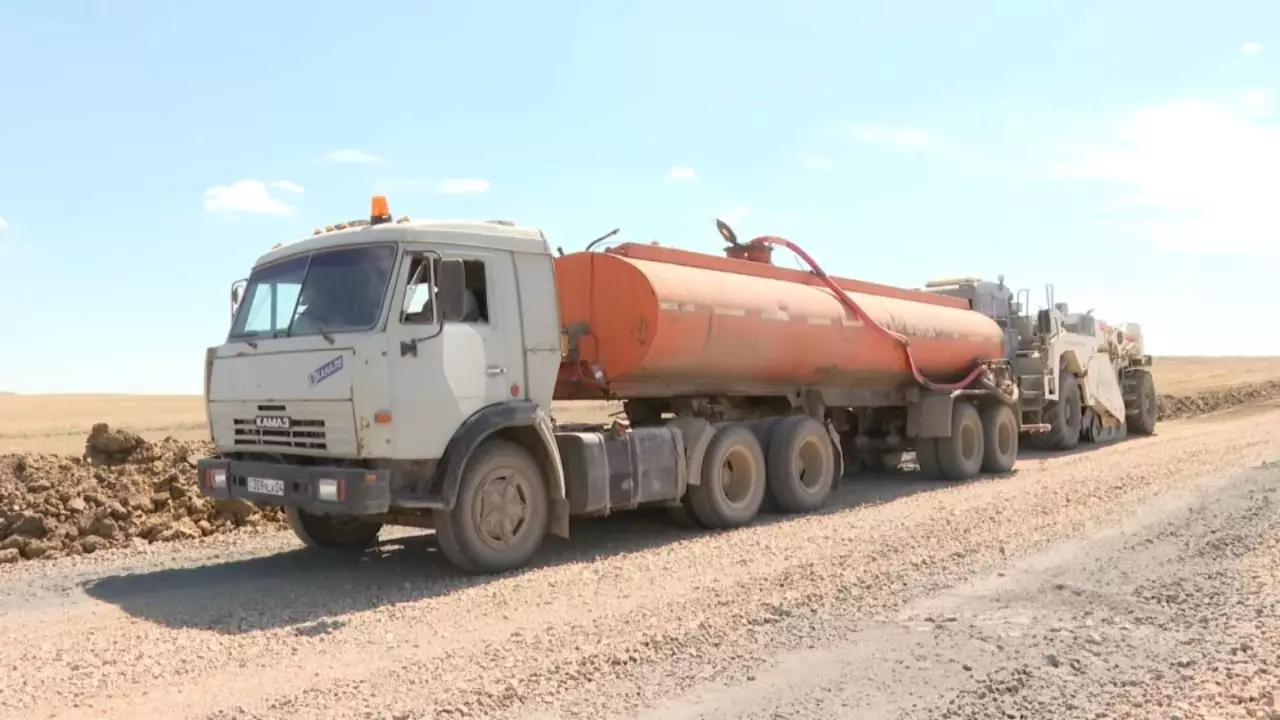 Ақтөбе облысында республикалық маңызы бар жолдар жөнделіп жатыр