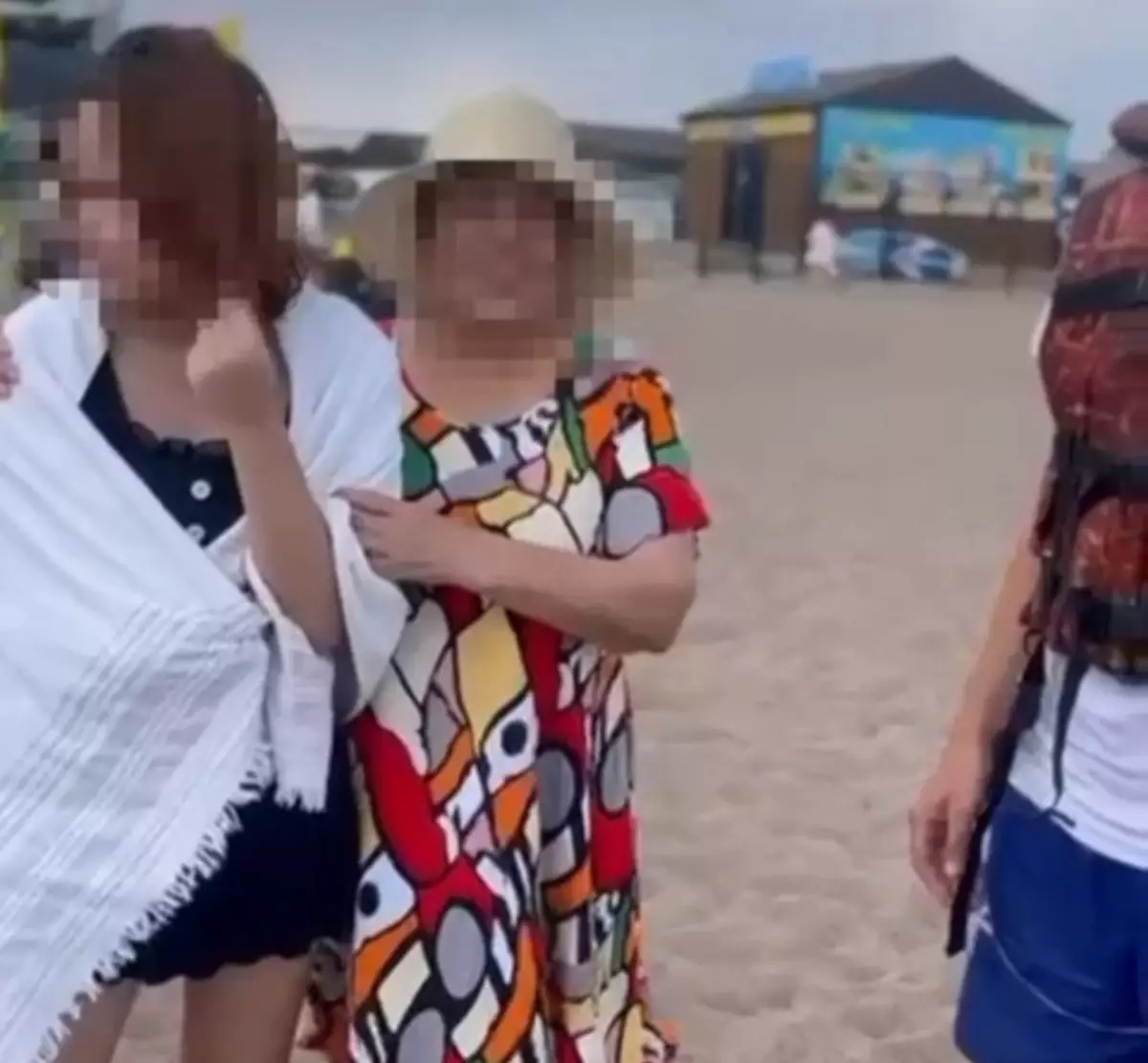 16-летнюю девушку унесло на матрасе на озере Балхаш