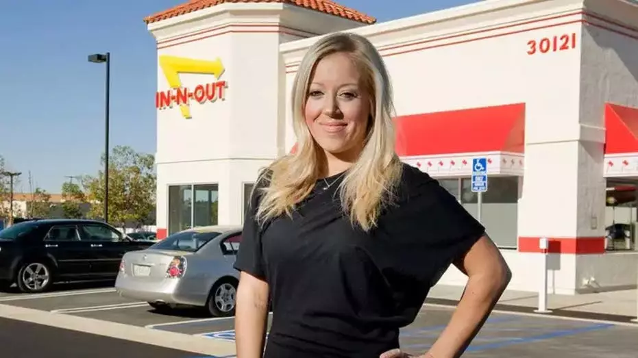 Наследница миллиардера In-N-Out Линси Снайдер и ее семья переезжают из Калифорнии в Теннесси.
