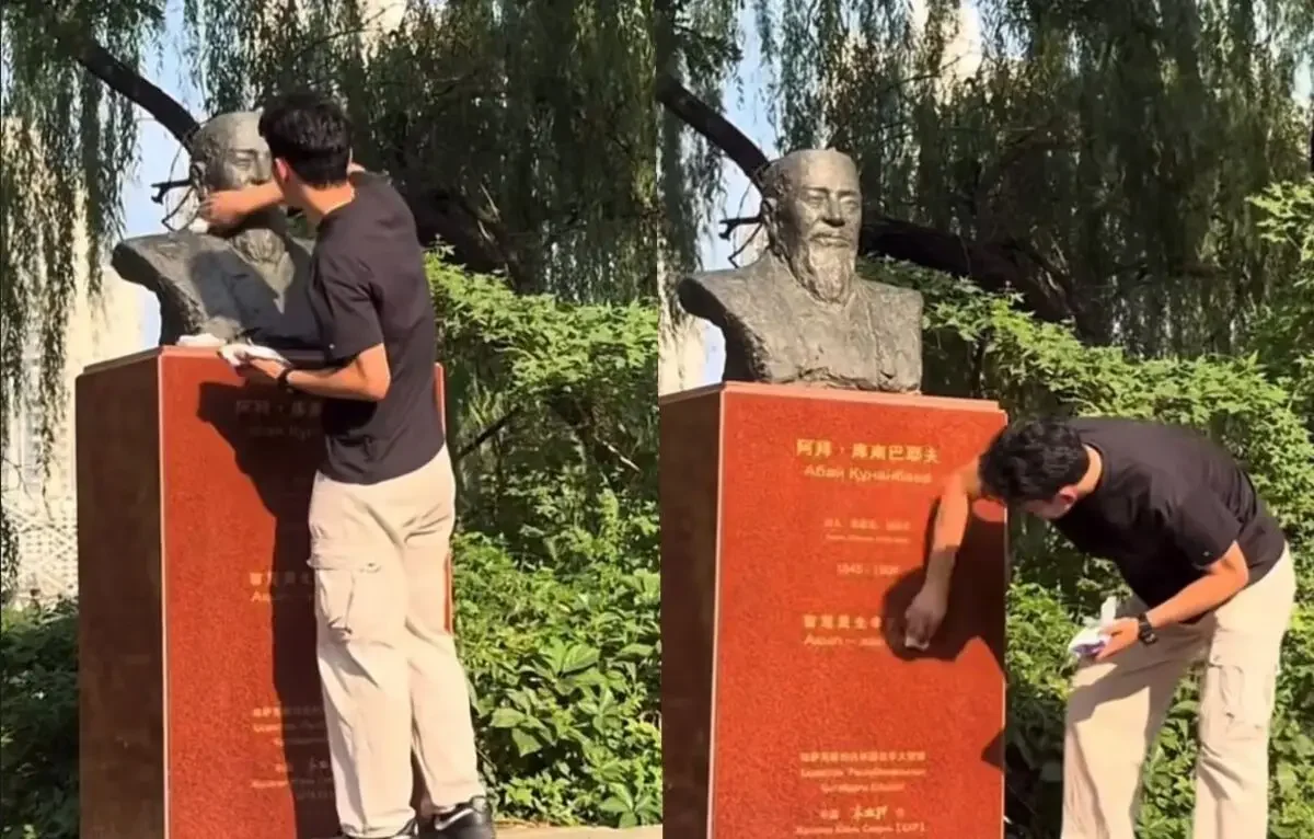 Қытайлық жігіттің Абай ескерткішін сүртіп тұрған сәті жұртты толқытты (ВИДЕО)