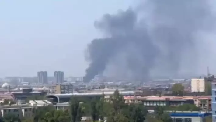 В Ташкенте вспыхнул пожар на заводе пластиковых изделий