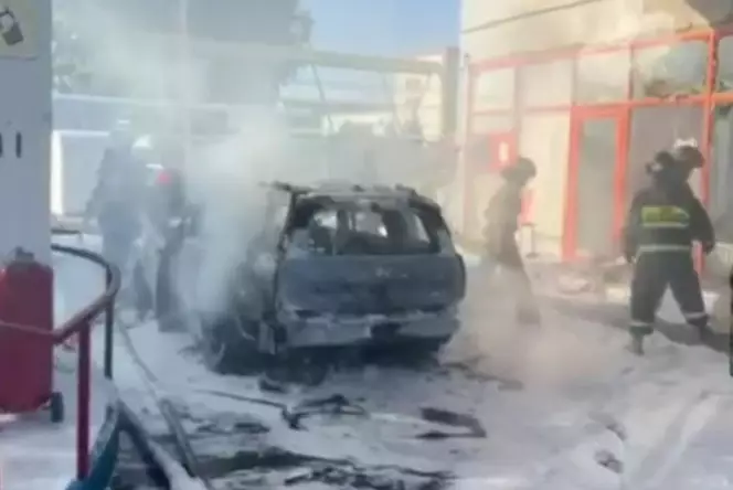 Пожар на АГЗС в Актобе: легковушка вспыхнула во время заправки баллона