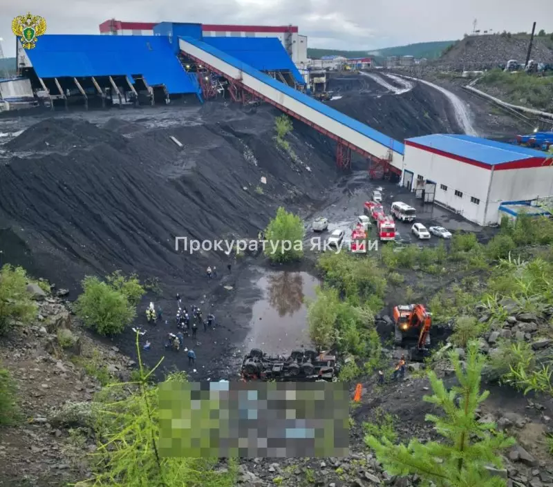 Автобус рухнул с высоты 25 метров в Якутии