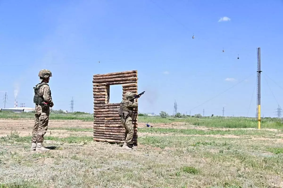 Охотники за дронами: казахстанские военные учатся сбивать беспилотники (ВИДЕО)