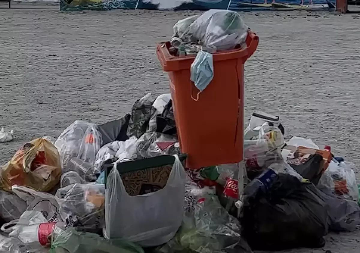 С побережья Каспийского моря вывезли 15 тонн мусора