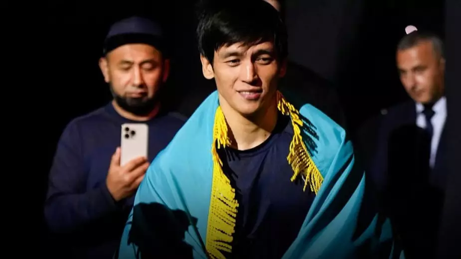 Азат Максум вернется в октагон 25 октября на турнире UFC 321