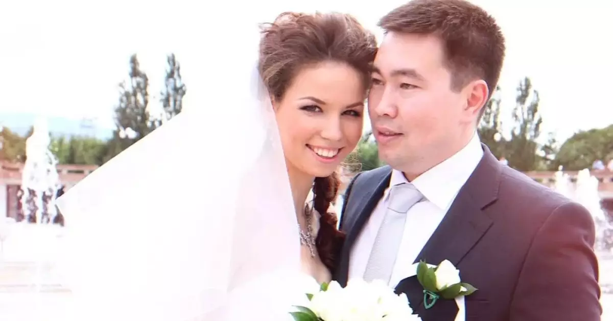  `Басында қарамай қойды`: блогер өзінен 15 жас кіші әйелі туралы айтты (ВИДЕО) 