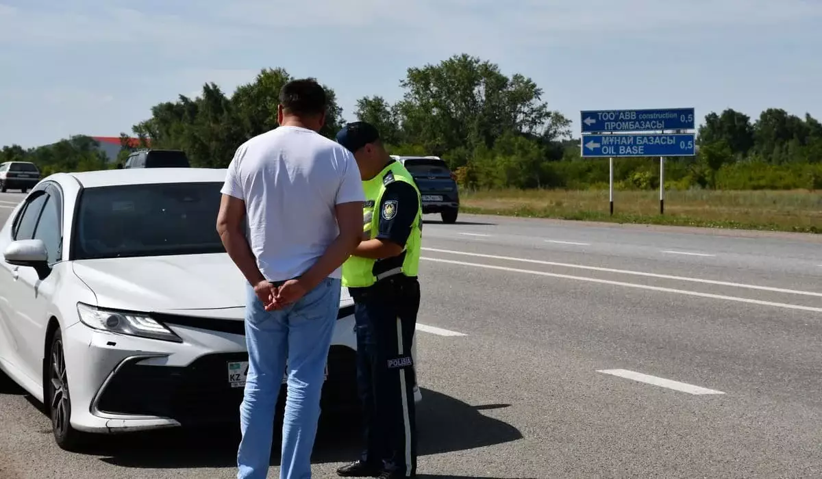 За сутки на трассах Акмолинской области задержали 16 нелегальных таксистов (ВИДЕО)