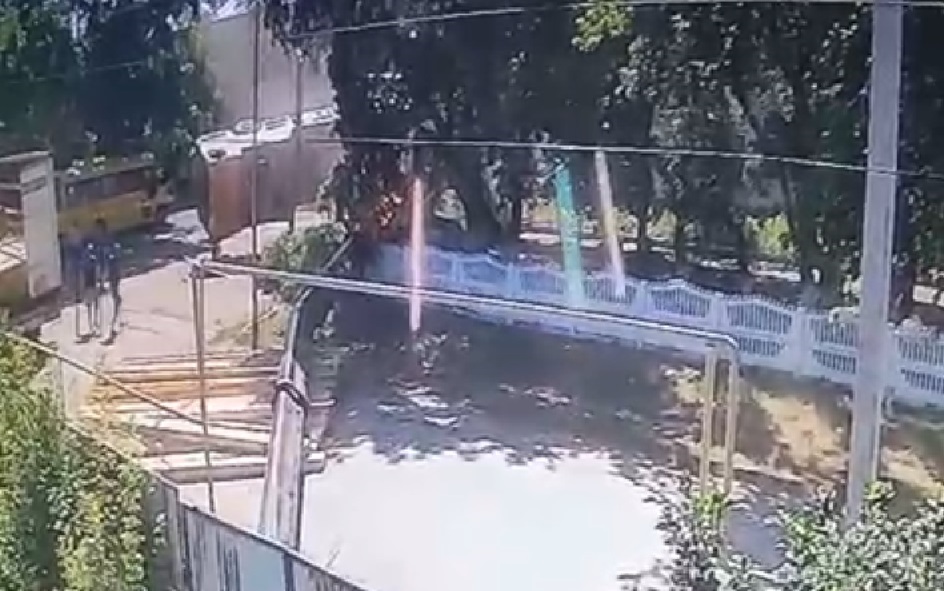 Автокран с пьяным водителем за рулем опрокинулся на стройке школы в Акмолинской области