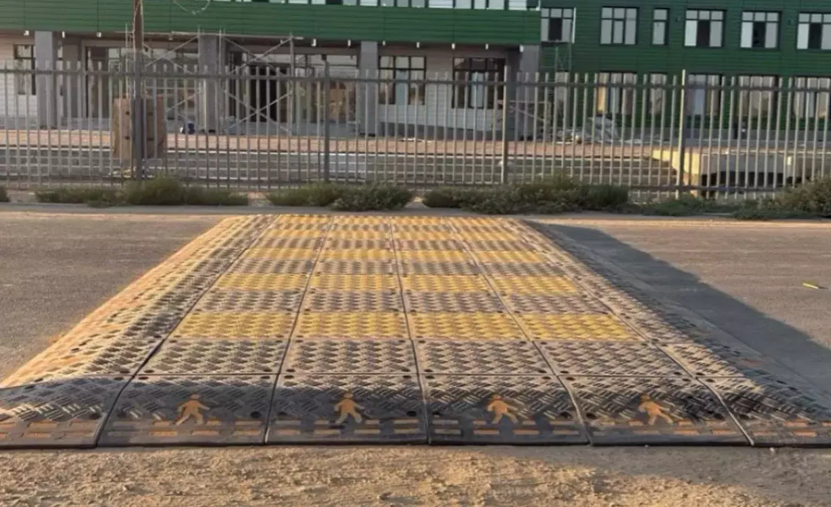 В Мунайлинском районе устанавливают приподнятые пешеходные переходы - новости на Lada.kz 22.07.2025