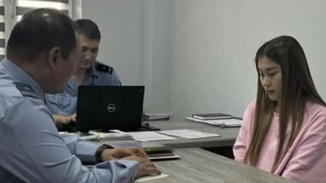 Қытайда пранк түсірген блогер полиция бөліміне жеткізілді