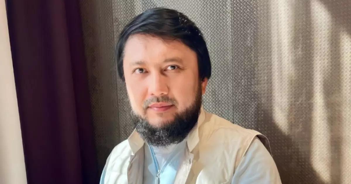  Мұхамеджан Тазабек өз анасын жұрт алдында тұңғыш рет көрсетті (ФОТО) 