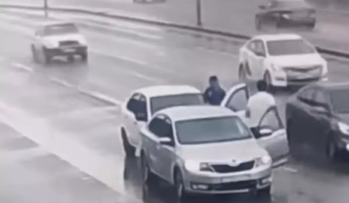 Вовремя не притормозил и сел на месяц: в Астане задержали лихача (ВИДЕО)