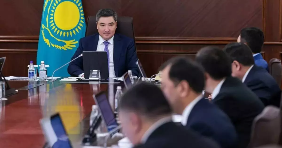 Премьер-министр авиацияны дамыту және жүк тасымалы жөнінде жиын өткізді