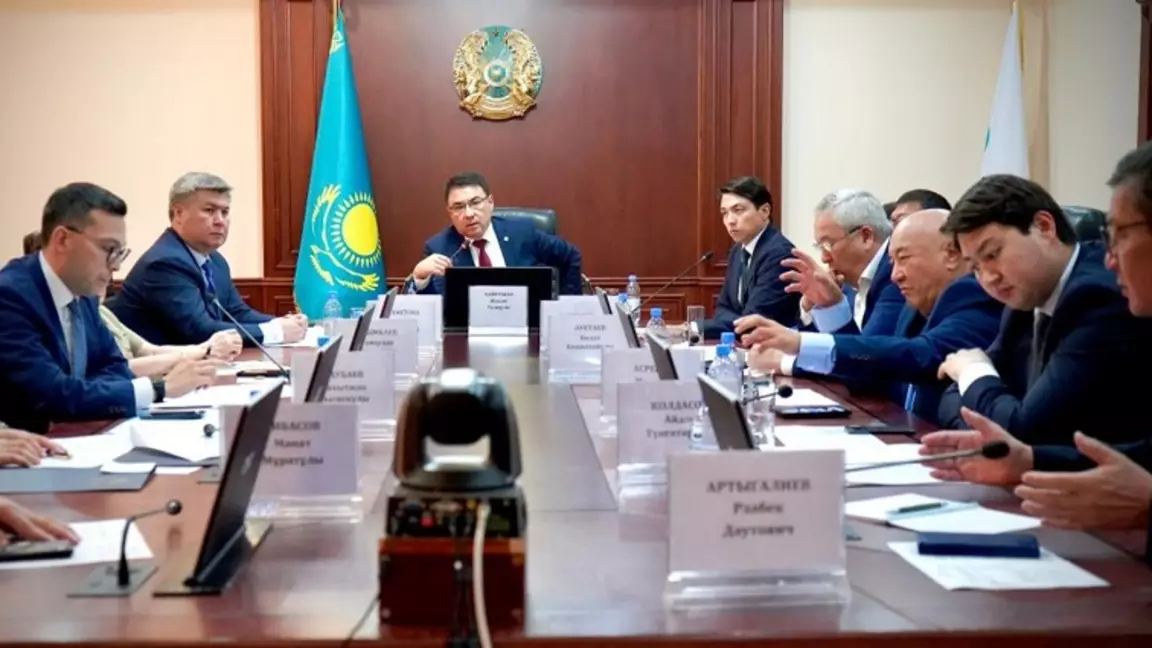ҚР Энергетика министрлігінде Отын-энергетикалық кешен мәселелері жөніндегі қоғамдық кеңестің кезекті отырысы өтті