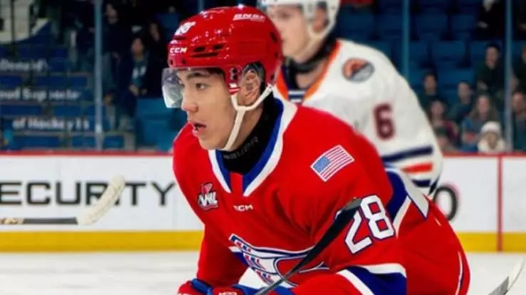 Қазақстандық жас хоккейші Асанәлі Сәркенов АҚШ-та өткен матчта көзге түсті