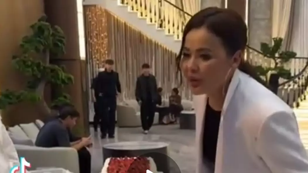 Үлкен сиқырлы әдемі қыздар Түкті киска галереясы