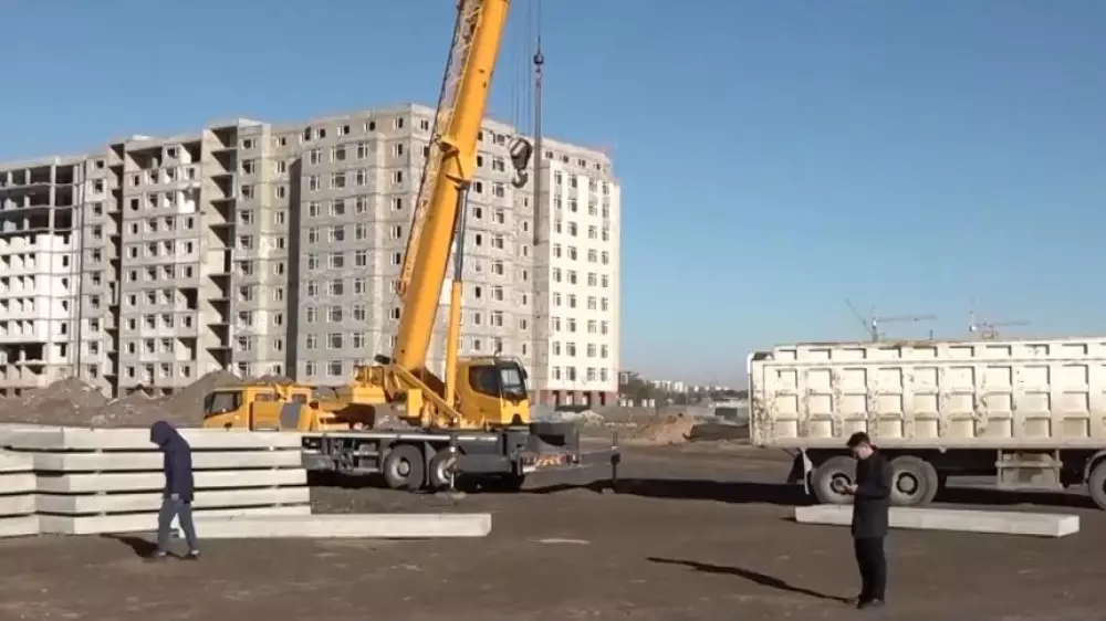 17-летнего студента придавило насмерть бетонной плитой в Астане